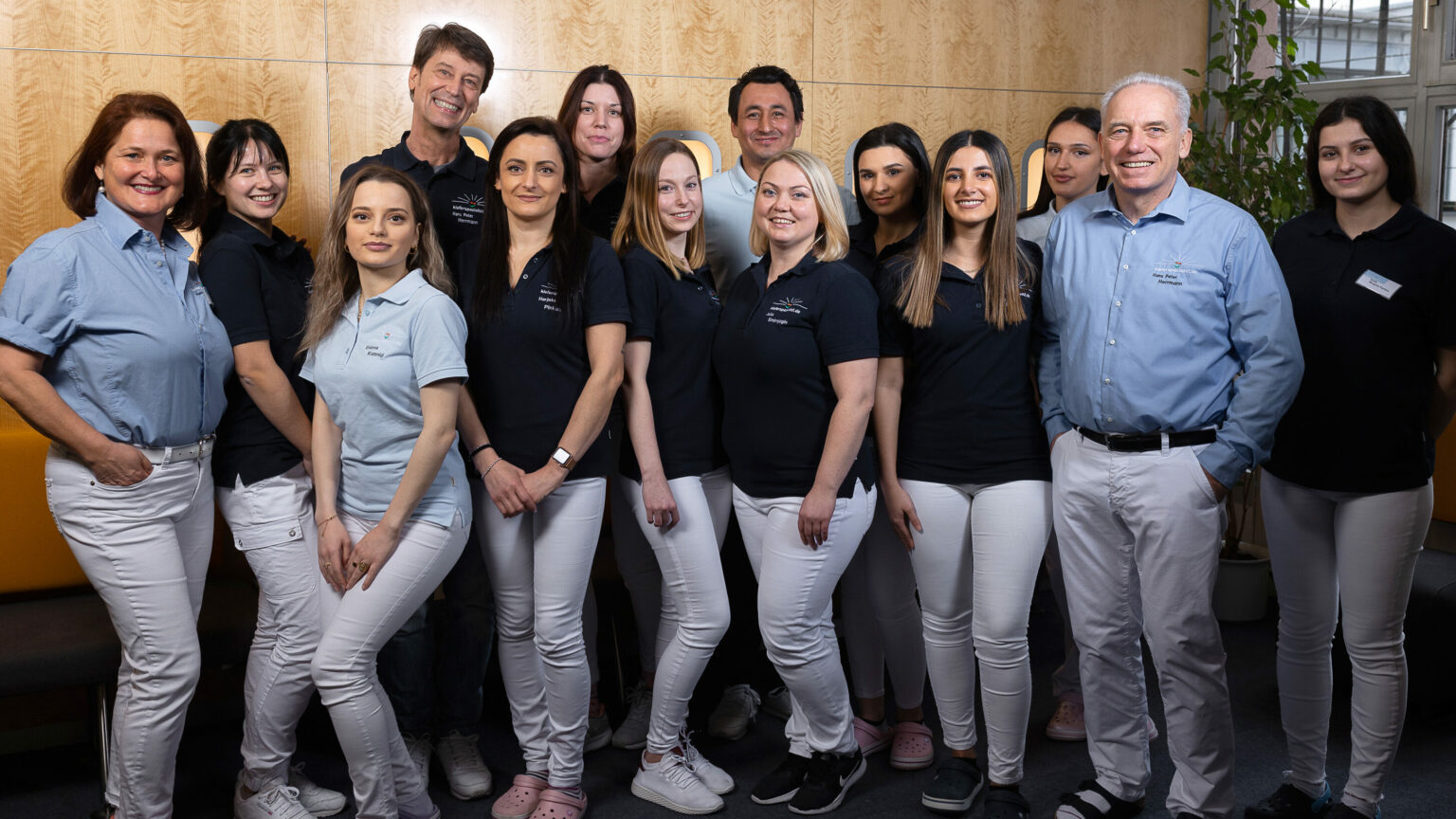 Team der Kieferspezialisten – erfahrene Fachkräfte für gesunde Zähne und ein natürliches Lächeln.